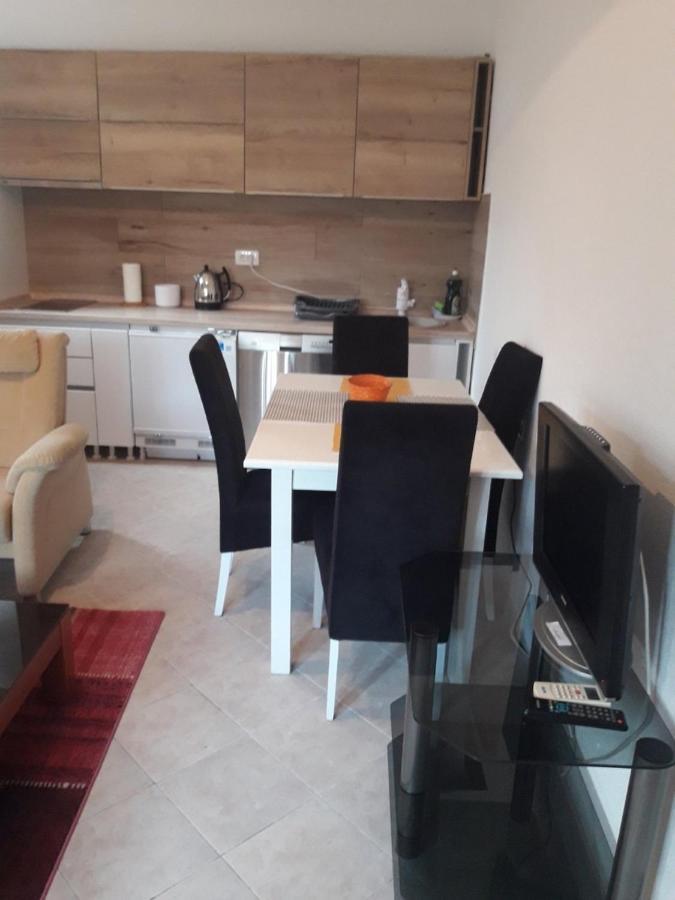 Macko, Apartmani Тиват Екстериор снимка