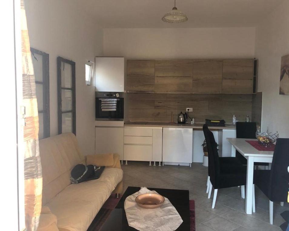 Macko, Apartmani Тиват Екстериор снимка