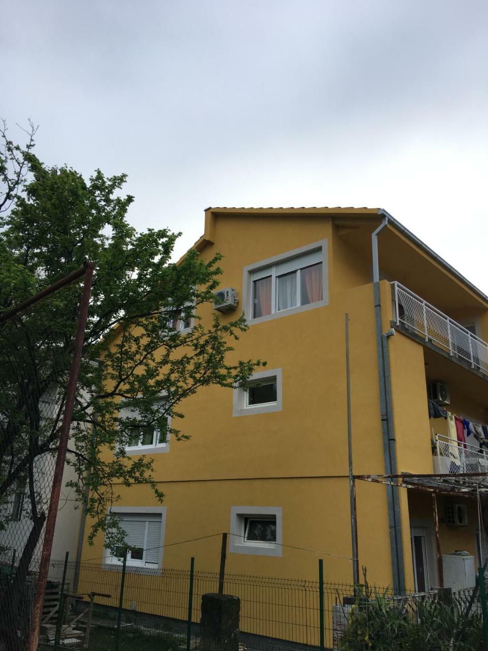 Macko, Apartmani Тиват Екстериор снимка